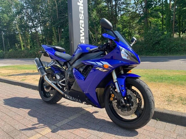 2025 Yamaha YZF-R3 - Sport